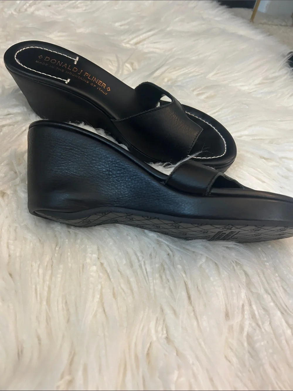 Donald J. Pliner Black Leather Slide platforms size 6